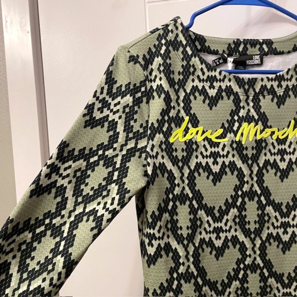NWT Love Moschino Heart Logo Long Sleeve Snakeskin Fitted Dress Green Size 4 - Picture 8 of 16
